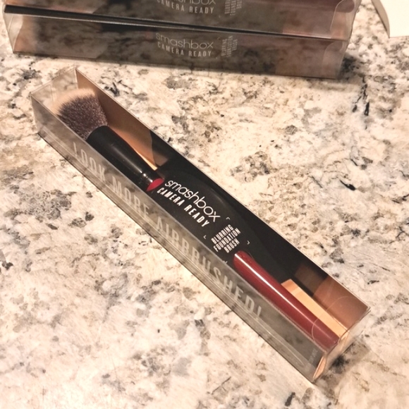Smashbox blurring foundation brush NIB - Picture 2 of 7